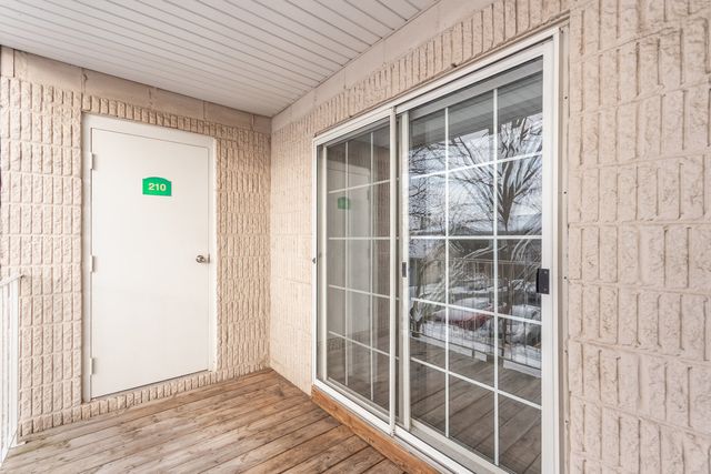 734 N Gary Avenue 210, Carol Stream, IL 60188