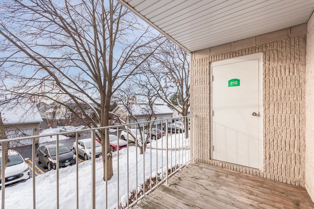 734 N Gary Avenue 210, Carol Stream, IL 60188