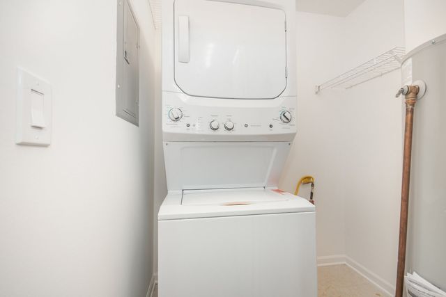 734 N Gary Avenue 210, Carol Stream, IL 60188