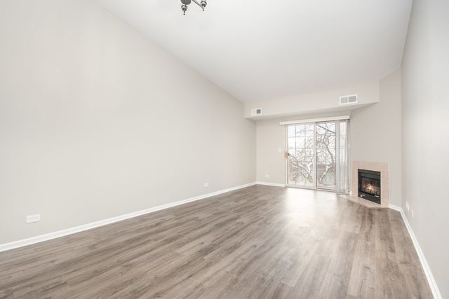 734 N Gary Avenue 210, Carol Stream, IL 60188