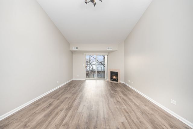 734 N Gary Avenue 210, Carol Stream, IL 60188