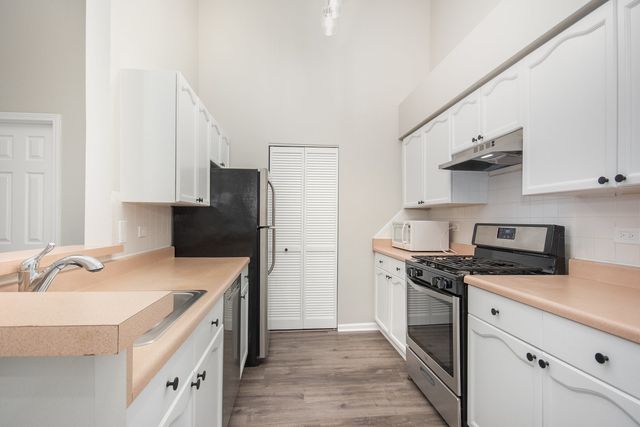 734 N Gary Avenue 210, Carol Stream, IL 60188