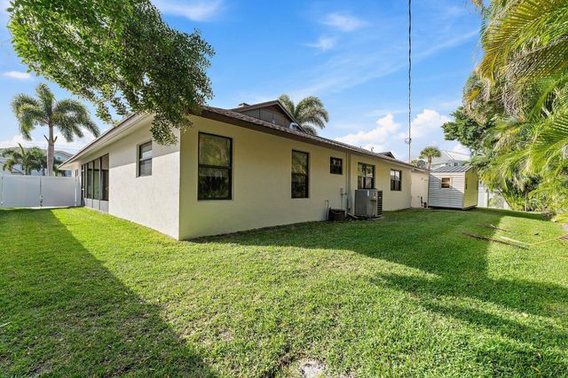 348 River Drive, Tequesta, FL 33469