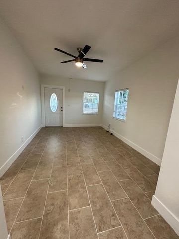 15601 NW 158th St Road, Miami Gardens, FL 33054