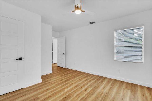 203 E 7th Street, Irving, TX 75060