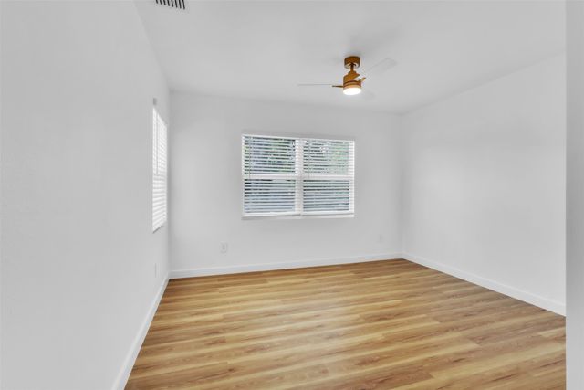 203 E 7th Street, Irving, TX 75060