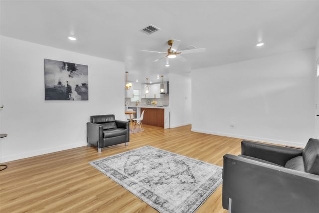 203 E 7th Street, Irving, TX 75060