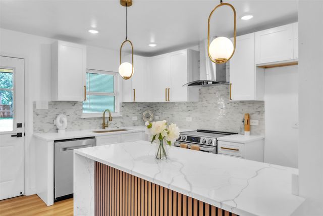 203 E 7th Street, Irving, TX 75060