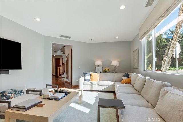 11527 Dona Dolores, Studio City, CA 91604