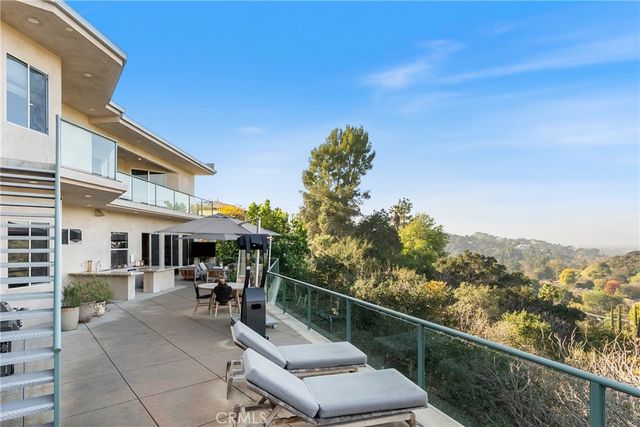 11527 Dona Dolores, Studio City, CA 91604