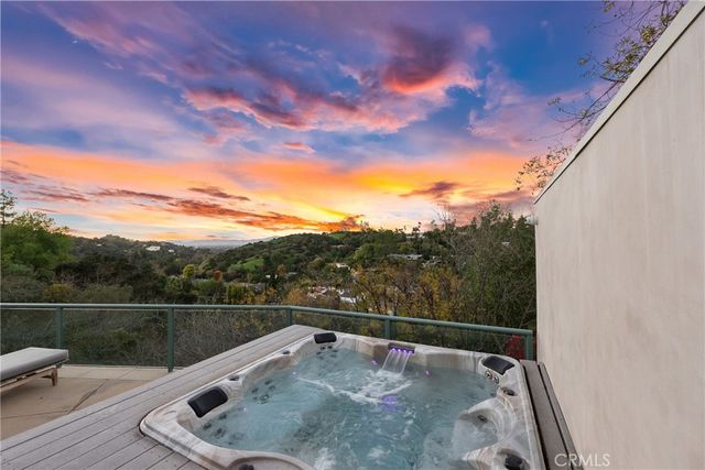 11527 Dona Dolores, Studio City, CA 91604