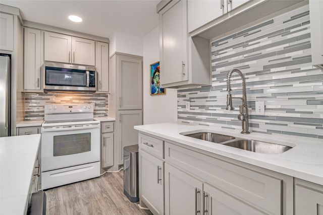 4859 Cedar Springs Road 141, Dallas, TX 75219