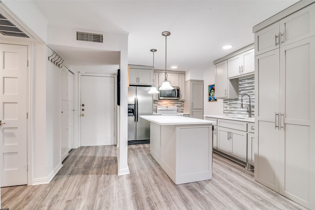 4859 Cedar Springs Road 141, Dallas, TX 75219