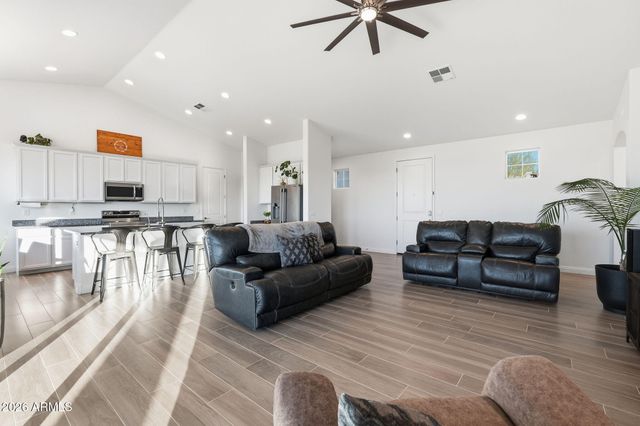 498 W CHASE Street, San Tan Valley, AZ 85143