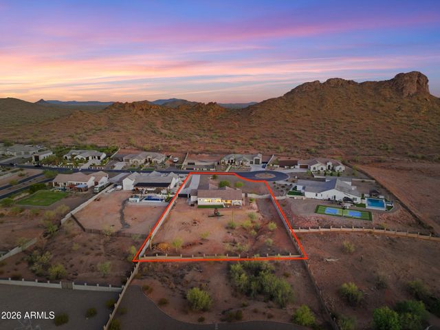 498 W CHASE Street, San Tan Valley, AZ 85143