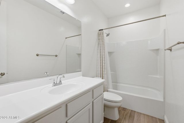 498 W CHASE Street, San Tan Valley, AZ 85143