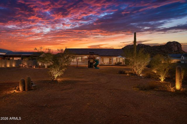 498 W CHASE Street, San Tan Valley, AZ 85143