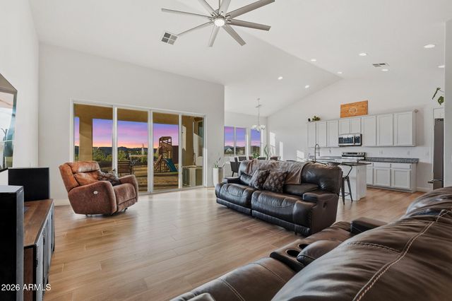 498 W CHASE Street, San Tan Valley, AZ 85143