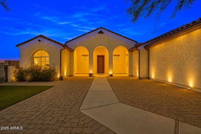 498 W CHASE Street, San Tan Valley, AZ 85143