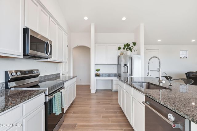 498 W CHASE Street, San Tan Valley, AZ 85143