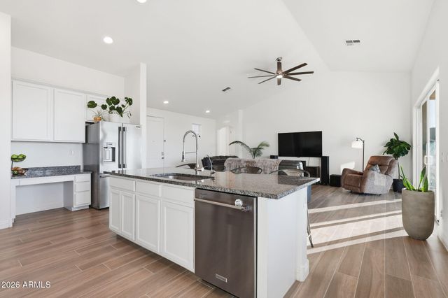 498 W CHASE Street, San Tan Valley, AZ 85143
