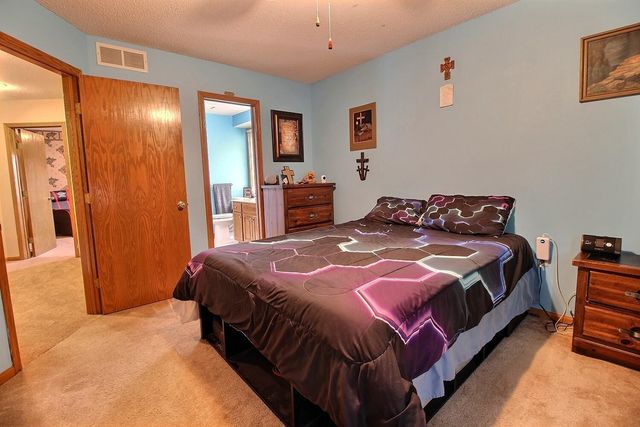 1842 N Valleyview St, Wichita, KS 67212
