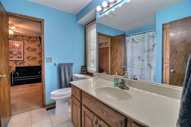 1842 N Valleyview St, Wichita, KS 67212