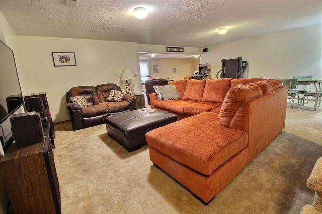 1842 N Valleyview St, Wichita, KS 67212
