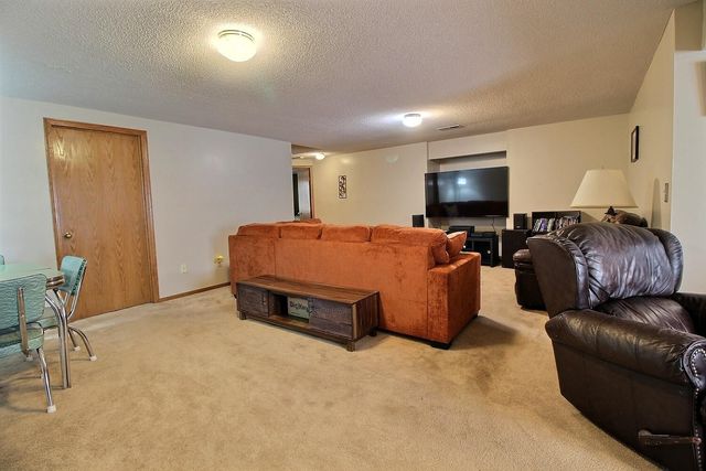 1842 N Valleyview St, Wichita, KS 67212