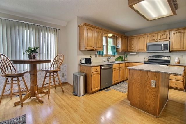 1842 N Valleyview St, Wichita, KS 67212