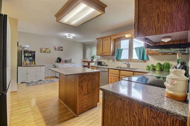 1842 N Valleyview St, Wichita, KS 67212