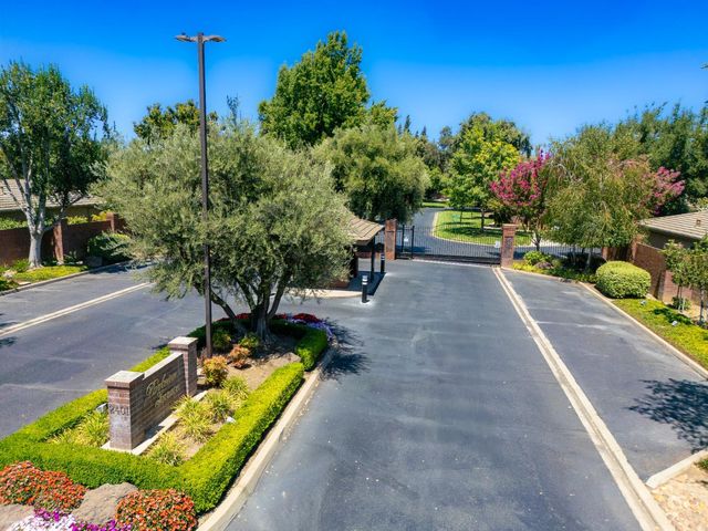 2410 Central Park, Lodi, CA 95242