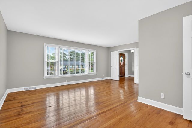 208 Saint Matthew Lane, Spartanburg, SC 29301
