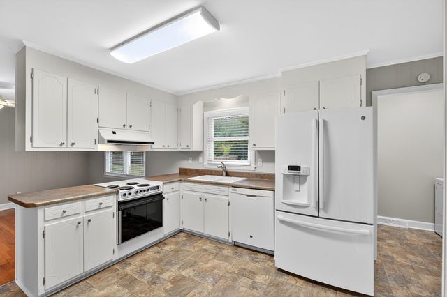 208 Saint Matthew Lane, Spartanburg, SC 29301