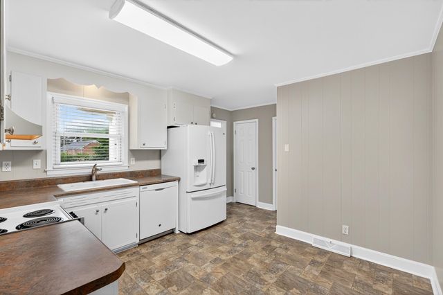 208 Saint Matthew Lane, Spartanburg, SC 29301