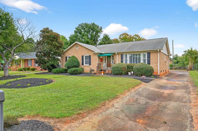 208 Saint Matthew Lane, Spartanburg, SC 29301