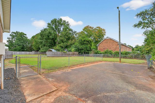 208 Saint Matthew Lane, Spartanburg, SC 29301