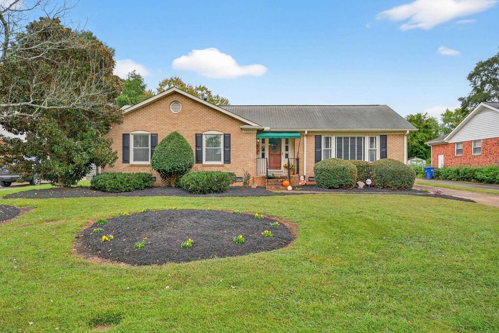 208 Saint Matthew Lane, Spartanburg, SC 29301