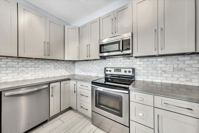 150 Jacaranda Country Club Dr 200, Plantation, FL 33324