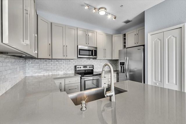 150 Jacaranda Country Club Dr 200, Plantation, FL 33324