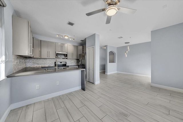 150 Jacaranda Country Club Dr 200, Plantation, FL 33324