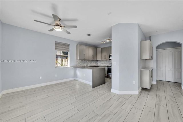 150 Jacaranda Country Club Dr 200, Plantation, FL 33324