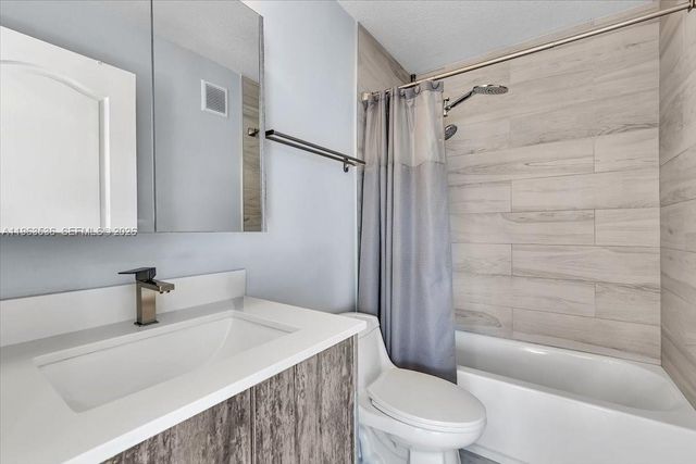 150 Jacaranda Country Club Dr 200, Plantation, FL 33324