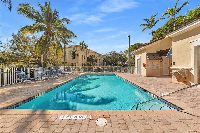 150 Jacaranda Country Club Dr 200, Plantation, FL 33324