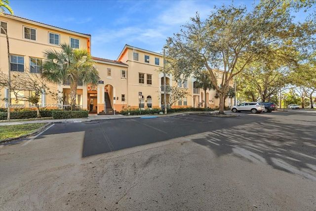 150 Jacaranda Country Club Dr 200, Plantation, FL 33324