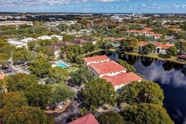 150 Jacaranda Country Club Dr 200, Plantation, FL 33324