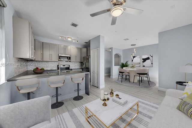 150 Jacaranda Country Club Dr 200, Plantation, FL 33324