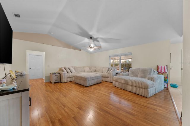 19261 NW 230TH STREET, High Springs, FL 32643