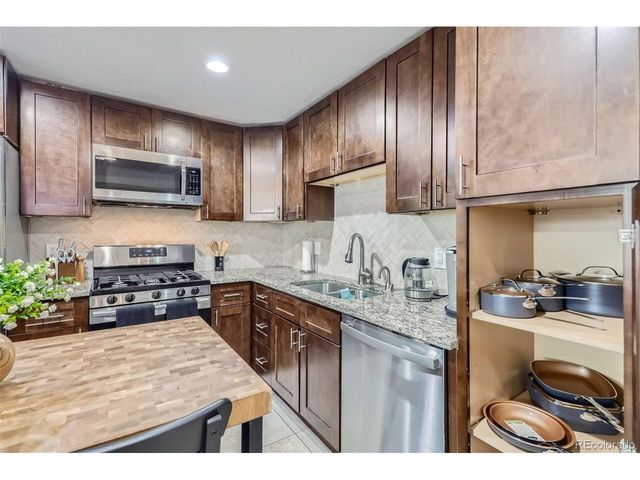 6718 W 70th Pl, Arvada, CO 80003