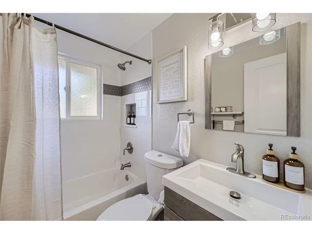 6718 W 70th Pl, Arvada, CO 80003